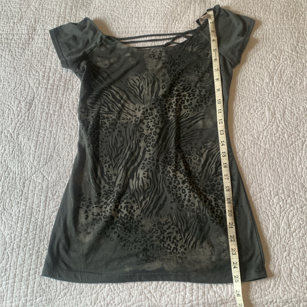 Stylish Gray animal print Women's Top L - Picture 5 of 5